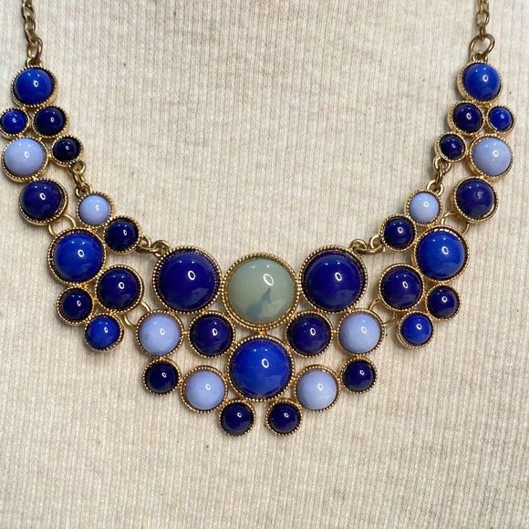 Bib Necklace Cluster Shades of Blue Cabochon Stones Gold Tone Chain - Picture 3 of 11